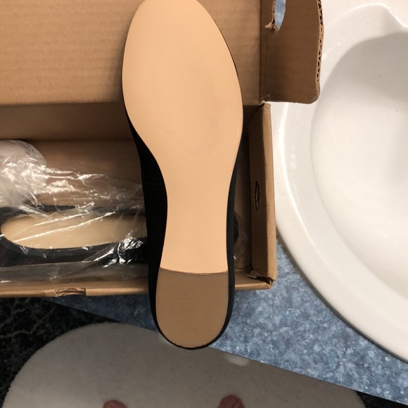 Classically beautiful LE ballet flats - Picture 2 of 5